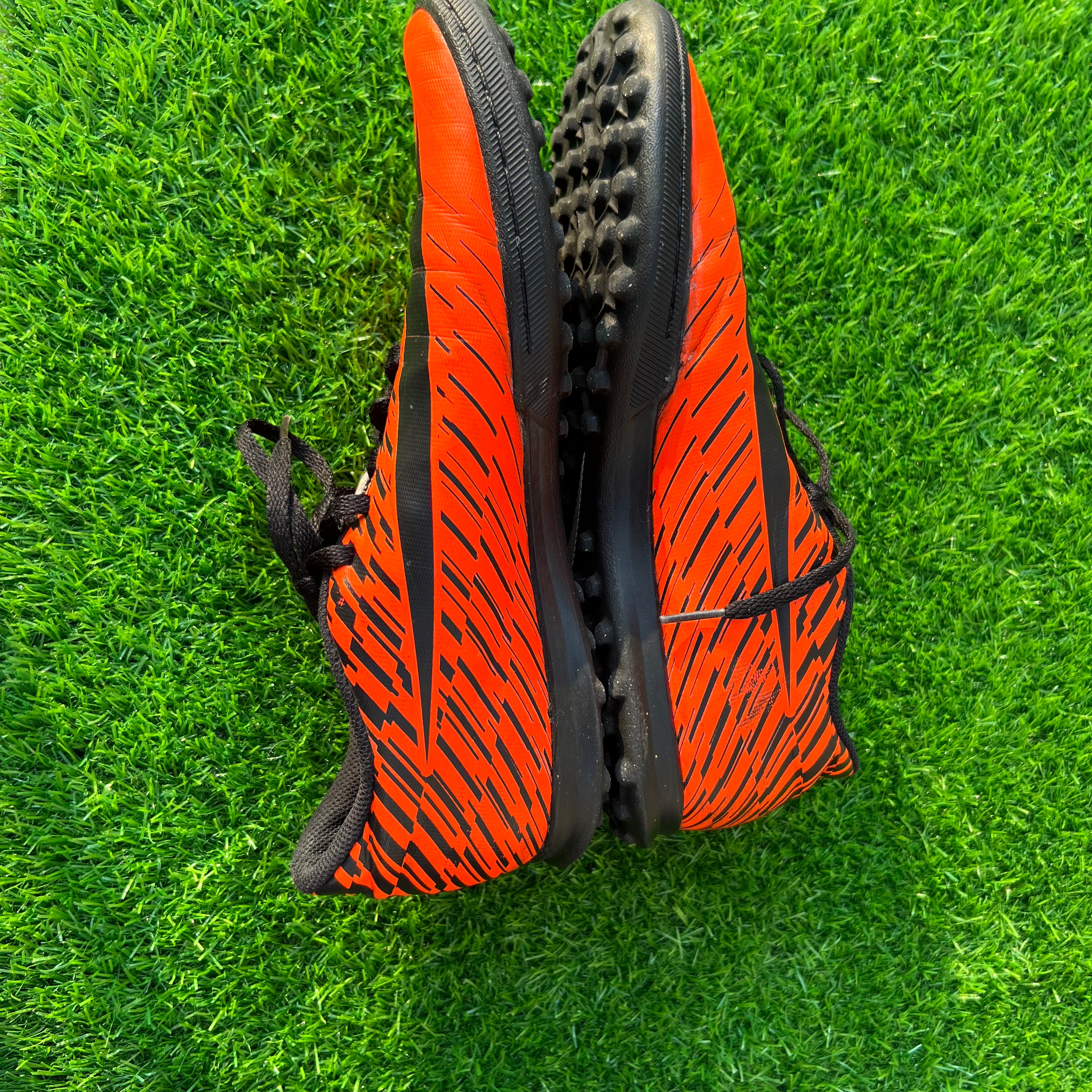 BRAVATAX II TF size UK 8.5/ EU 43