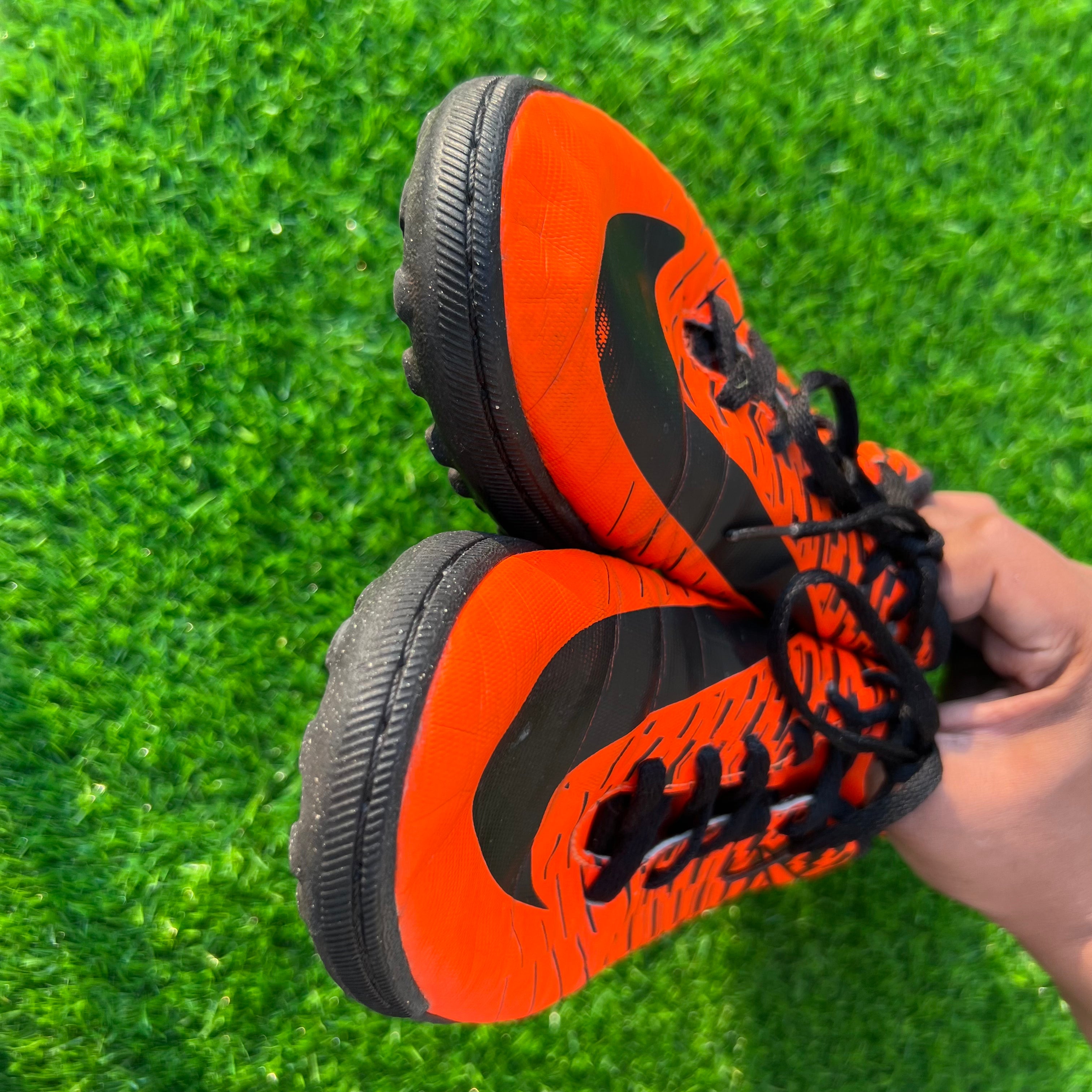 BRAVATAX II TF size UK 8.5/ EU 43