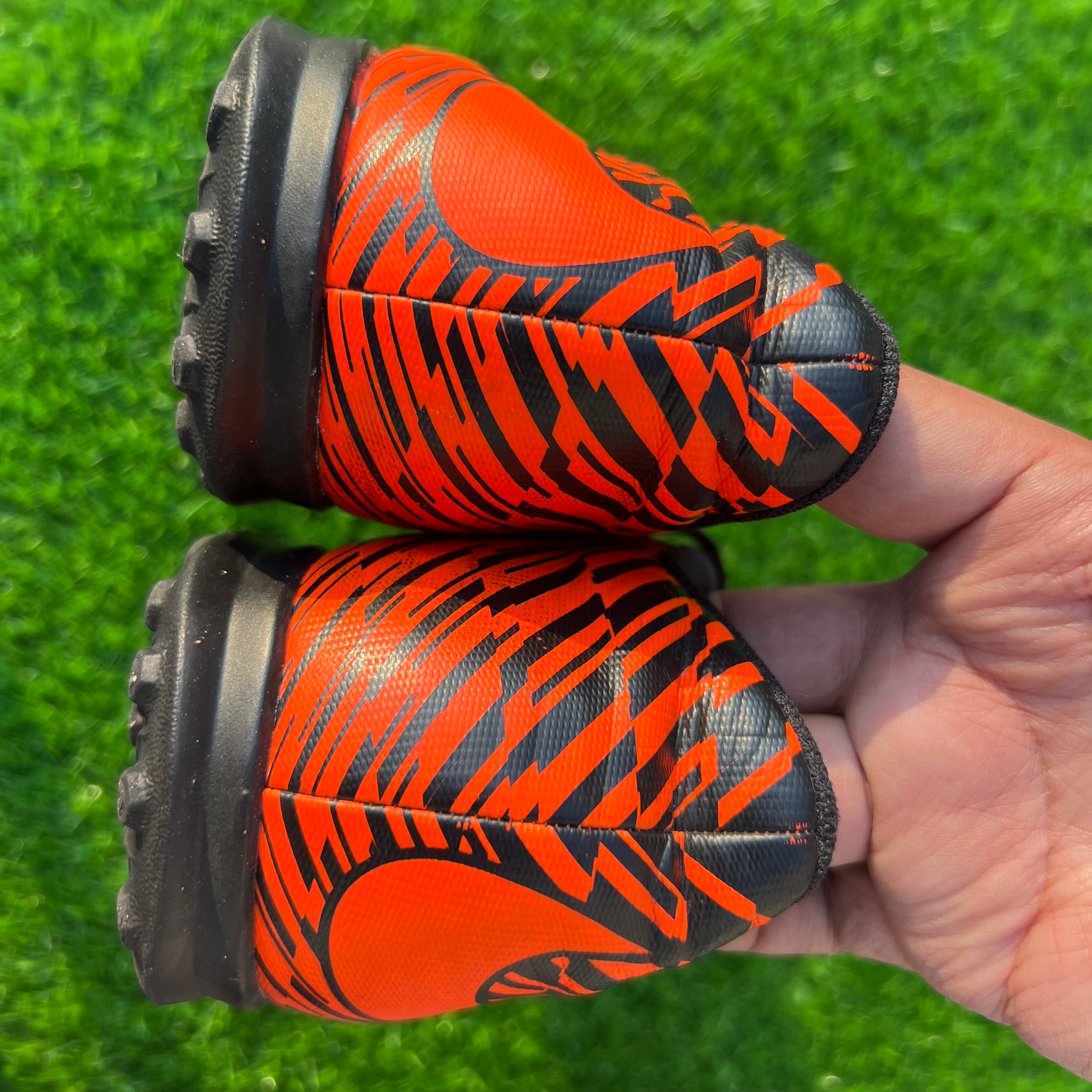 BRAVATAX II TF size UK 8.5/ EU 43