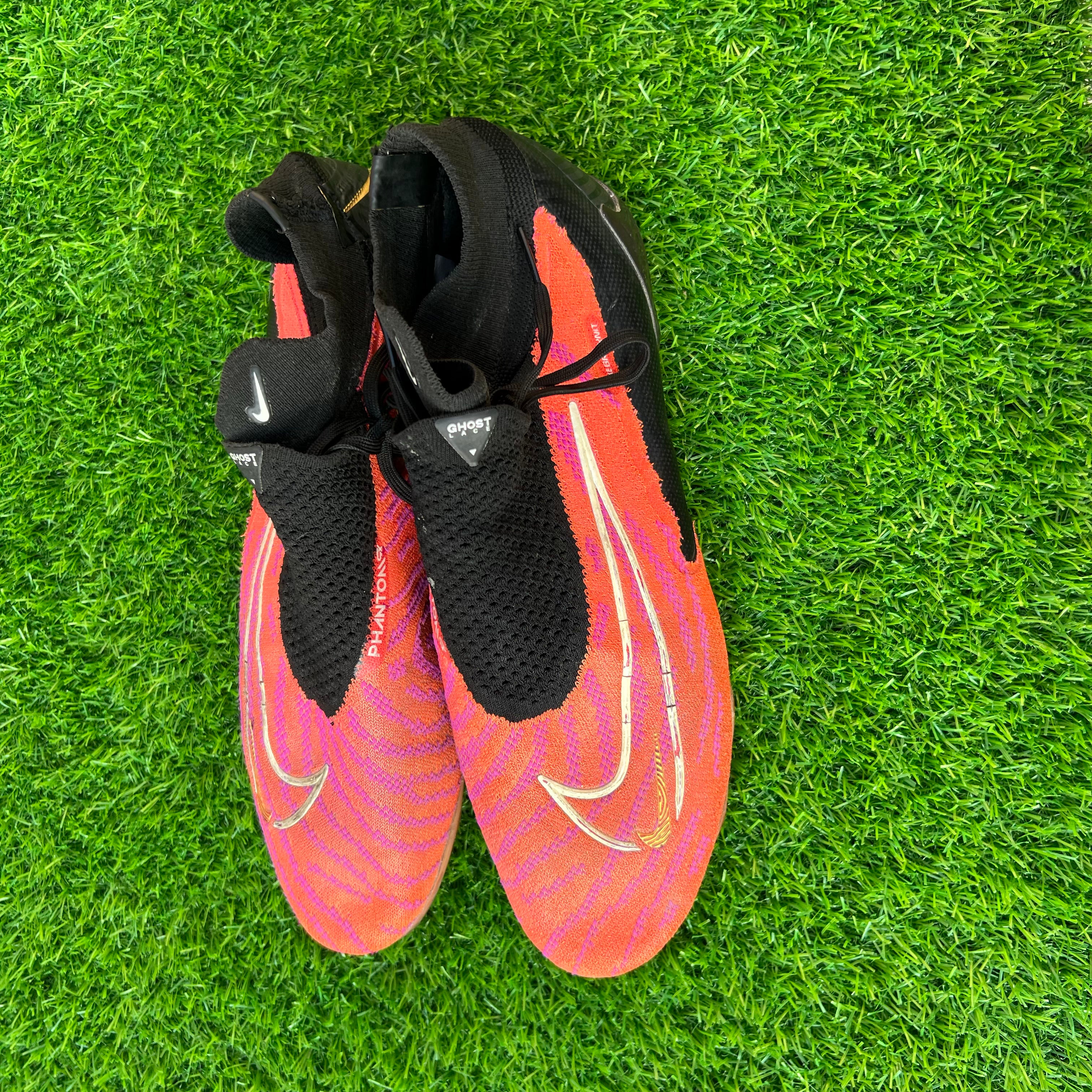 NIKE Soccer Cleats UK 8.5 / EU 42.5