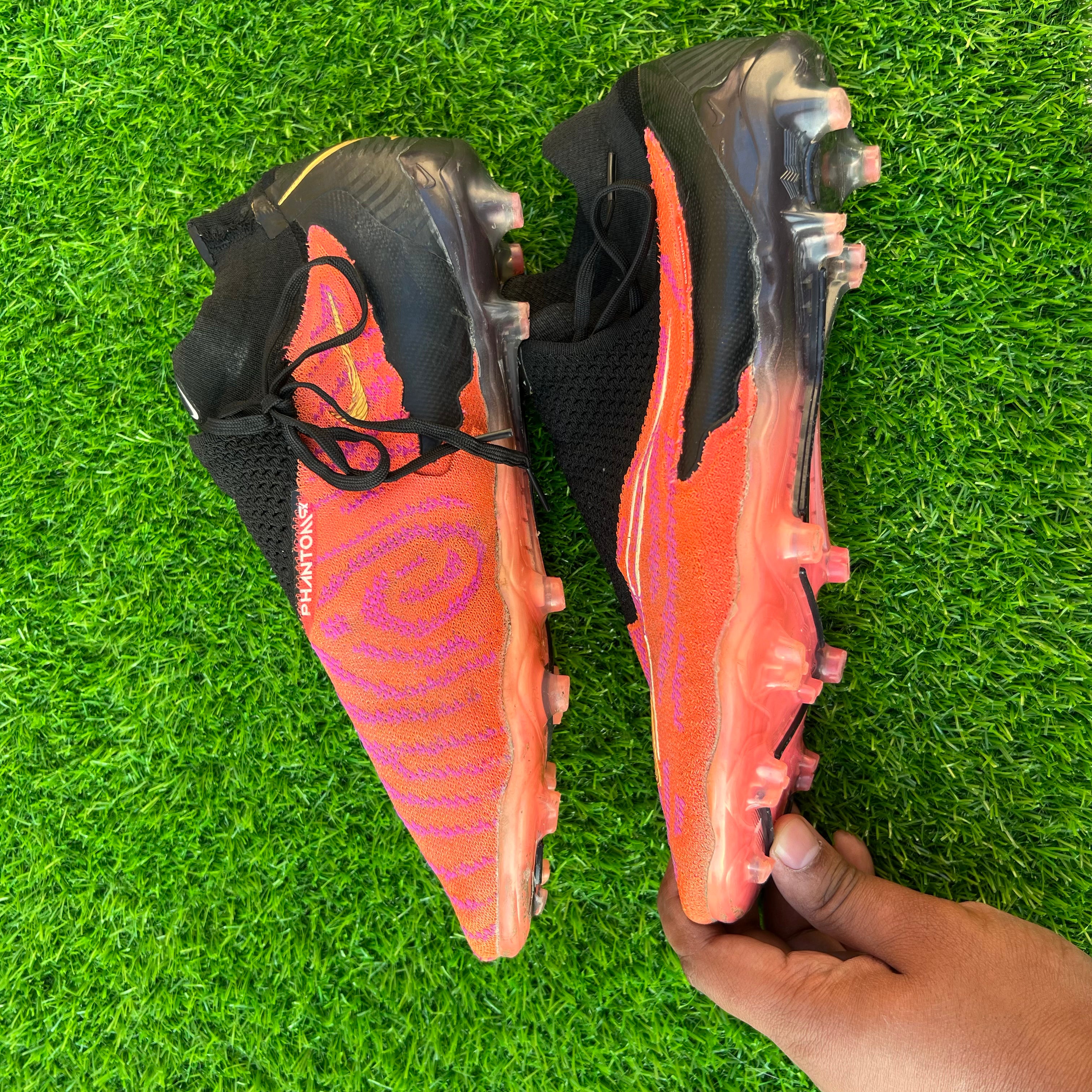 NIKE Soccer Cleats UK 8.5 / EU 42.5