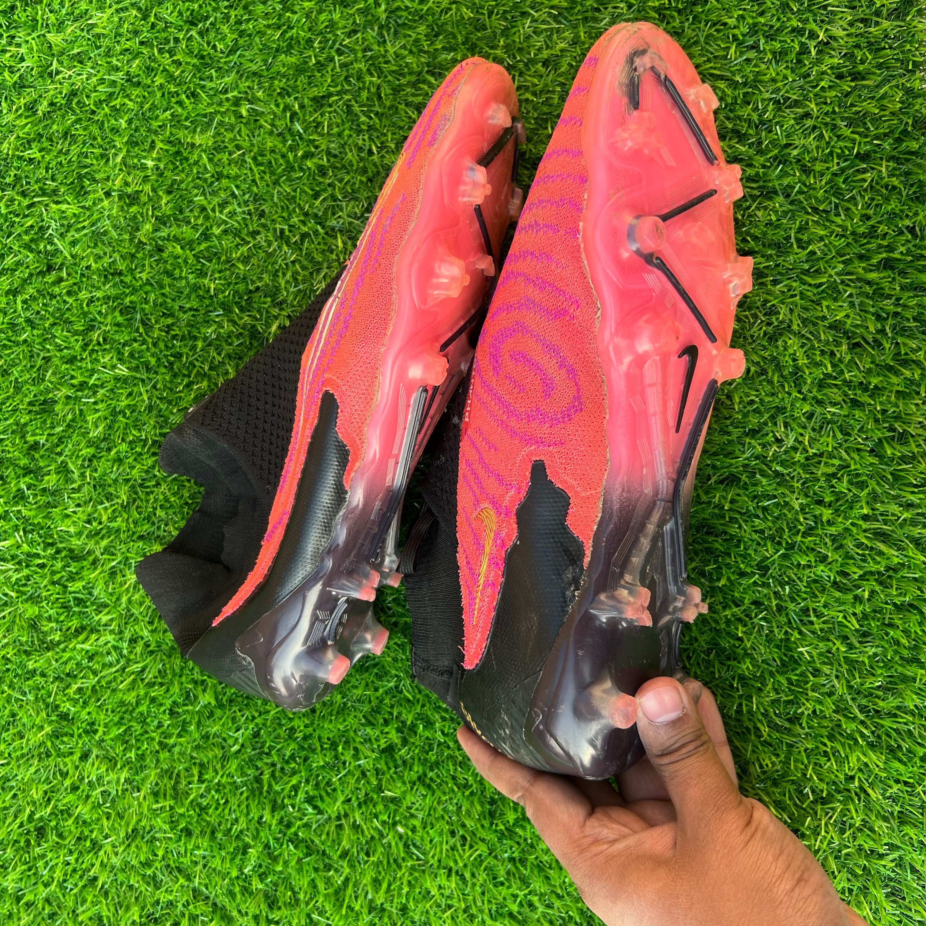 NIKE Soccer Cleats UK 8.5 / EU 42.5