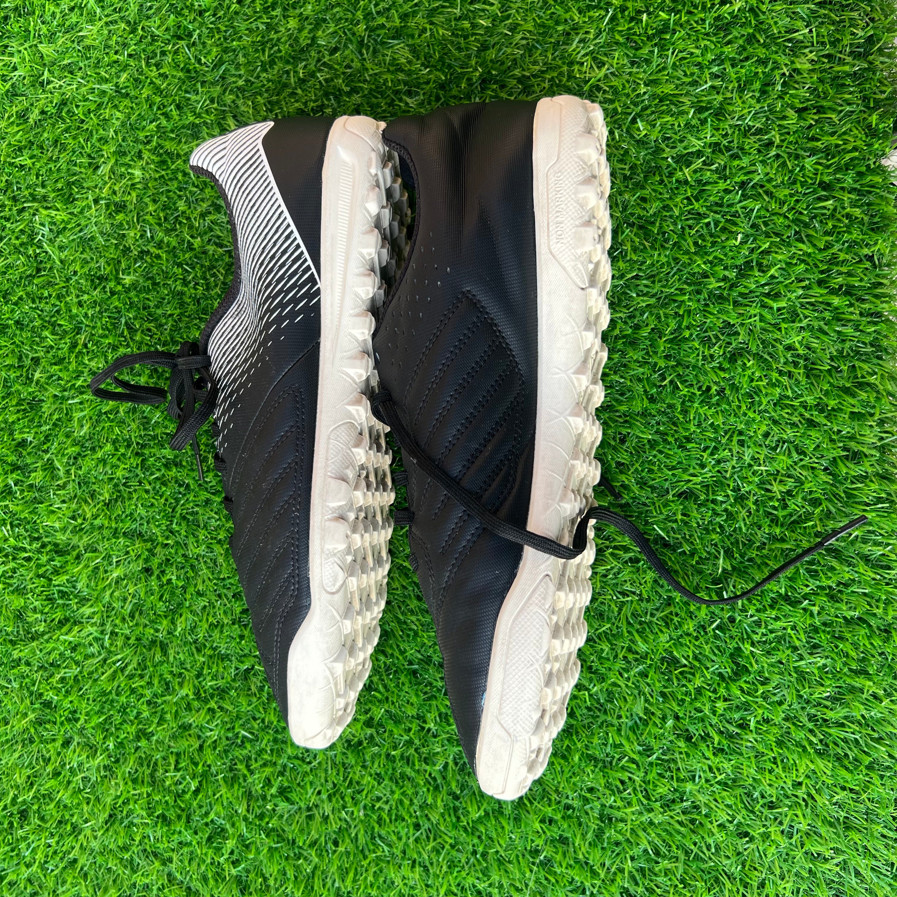 Kipsta Soccer Shoes UK 8 / EU 42