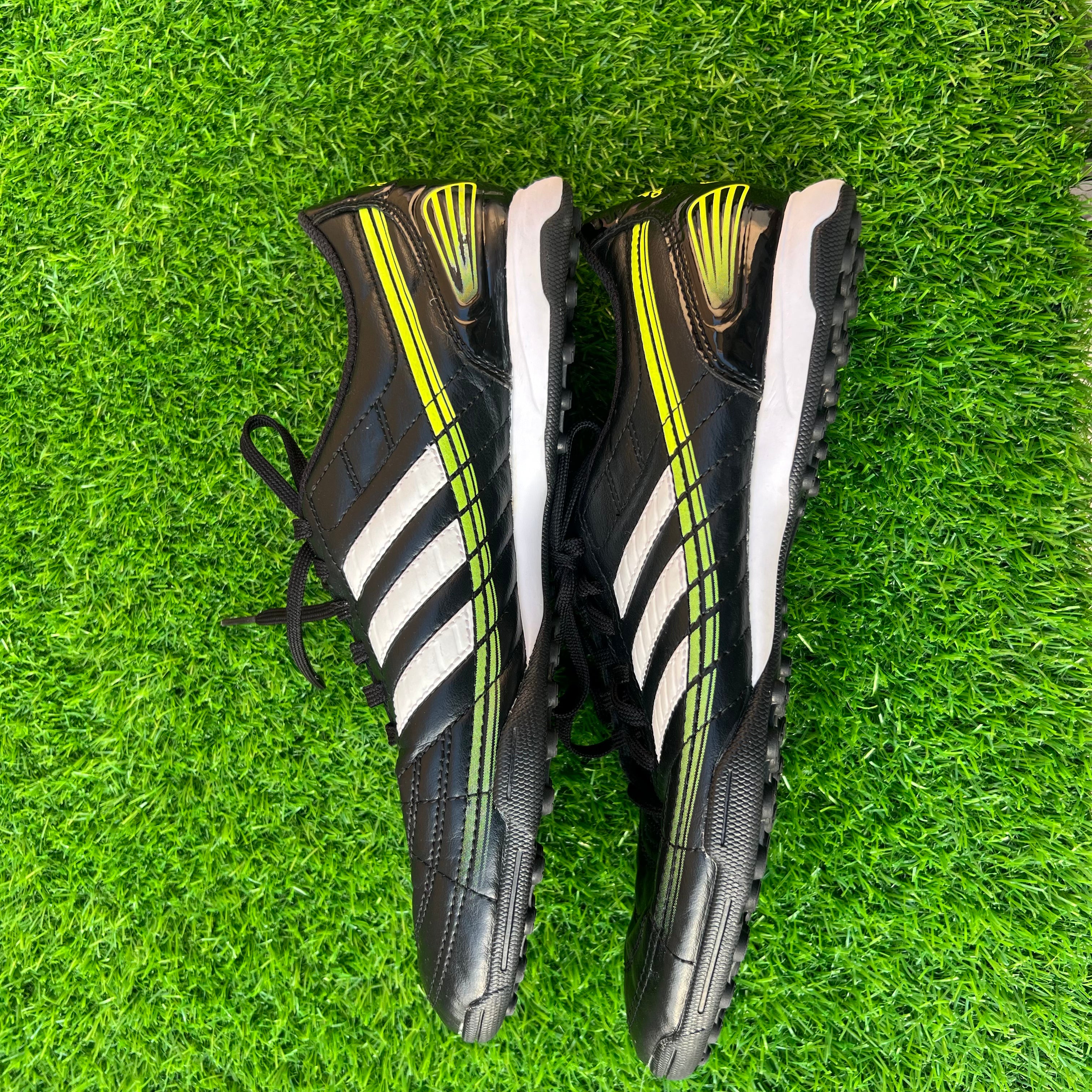 Adidas Leather Gripper UK 9 / EU 43