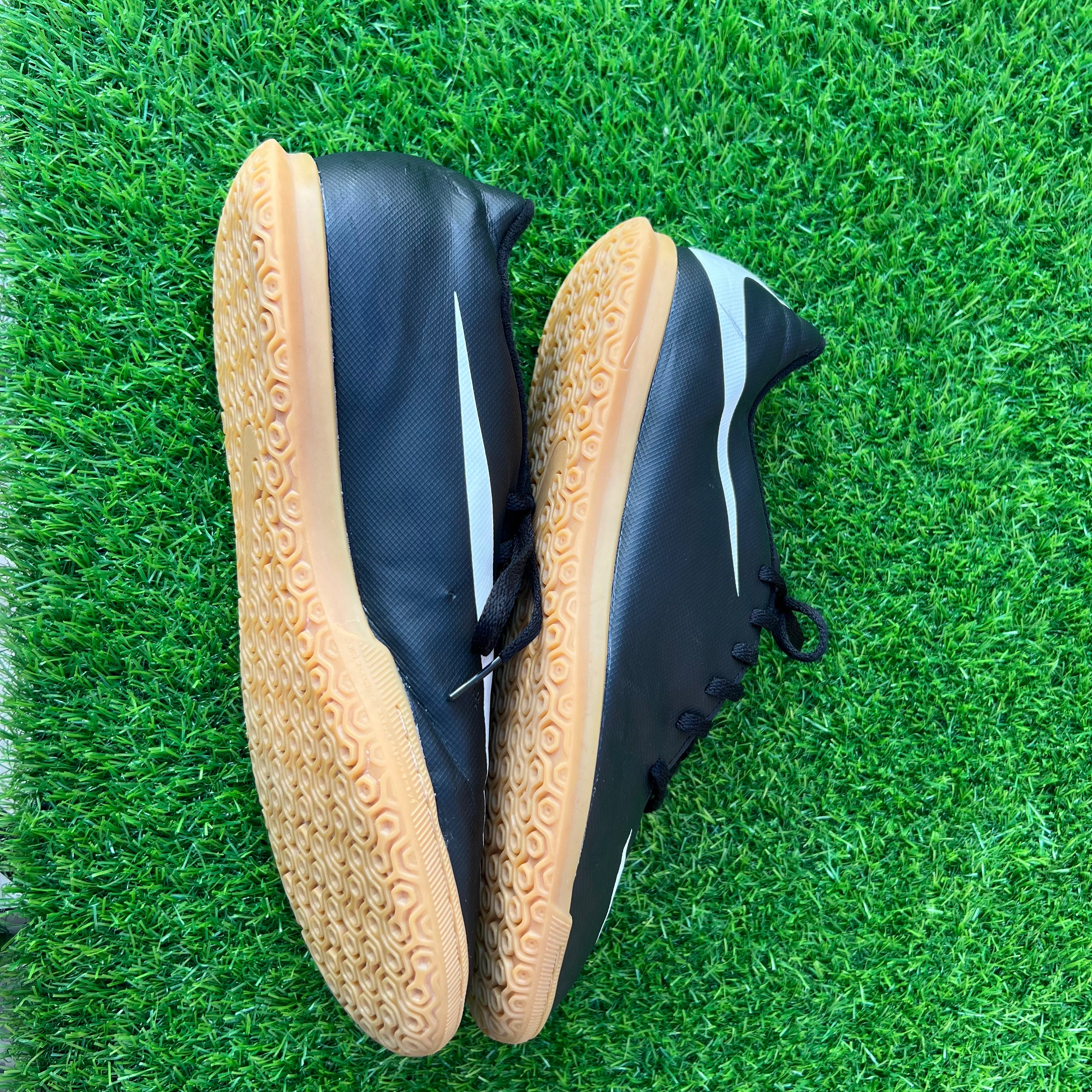 Nike Bravata Indoor UK 9 / EU 43