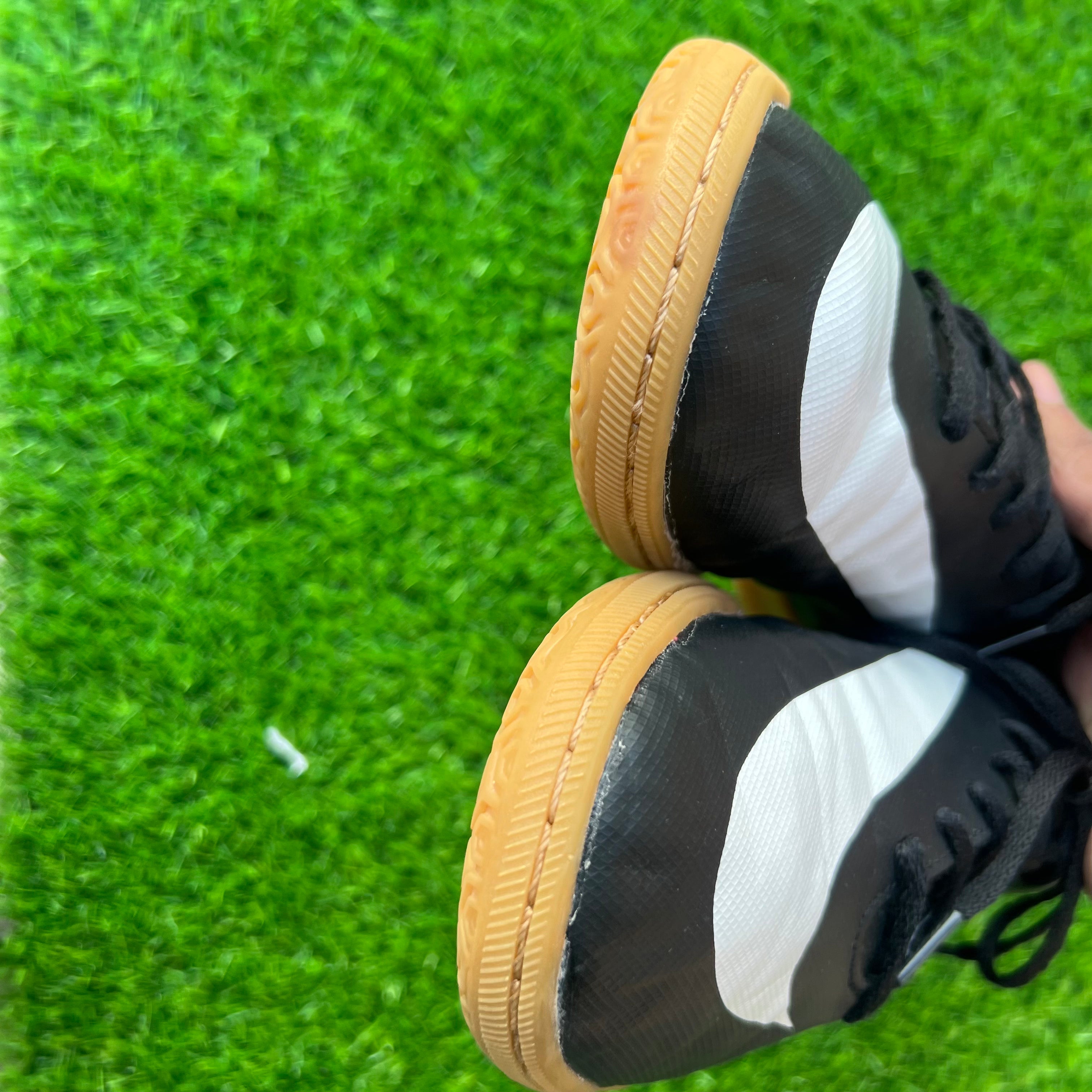 Nike Bravata Indoor UK 9 / EU 43