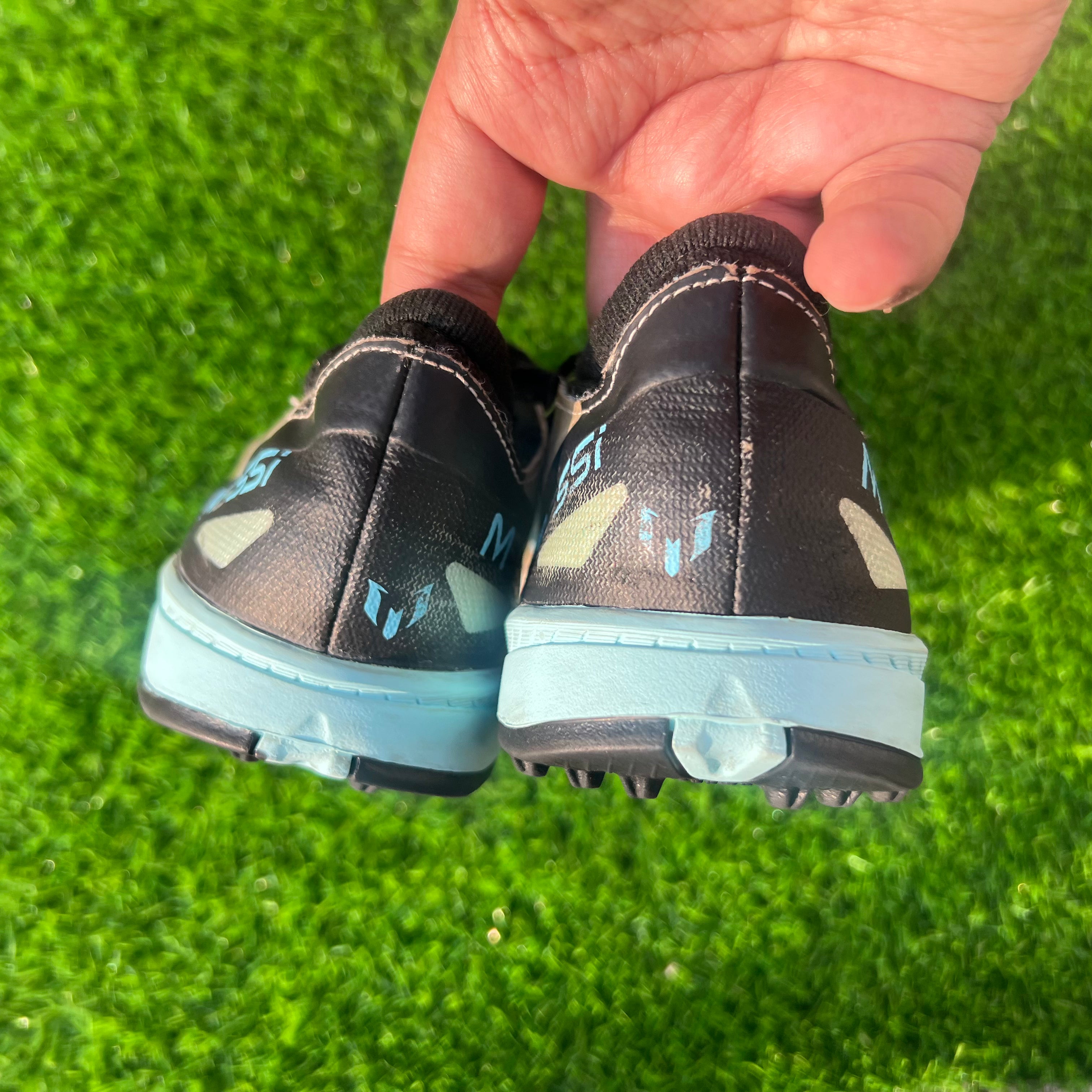 Adidas Messi Gripper football Shoes UK 5 / EU 38