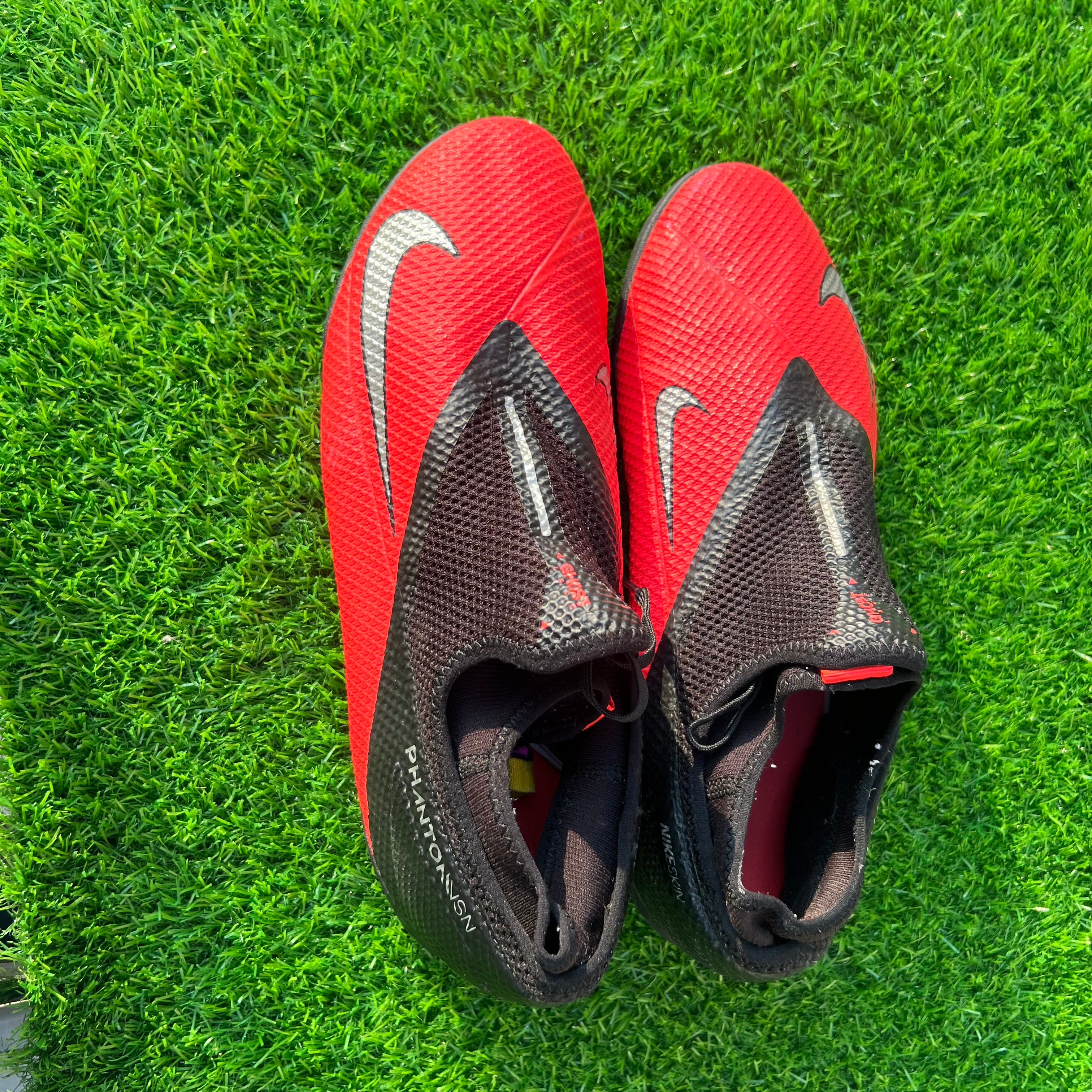 Nike Phantom Vision 2 Academy Dynamic Fit Size UK 9.5 / EU 44.5