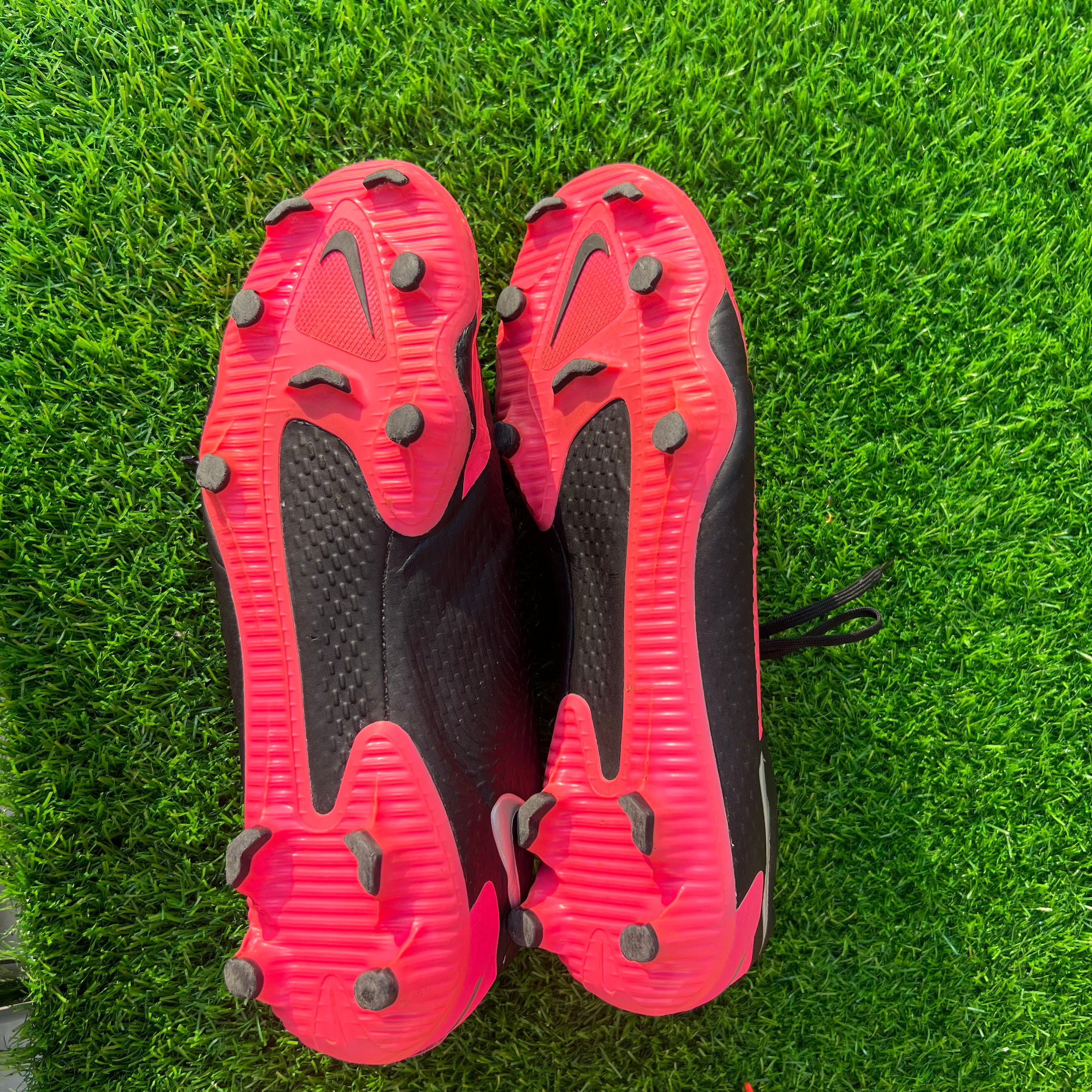 Nike Phantom GT Academy MG Size UK 9 / EU 43