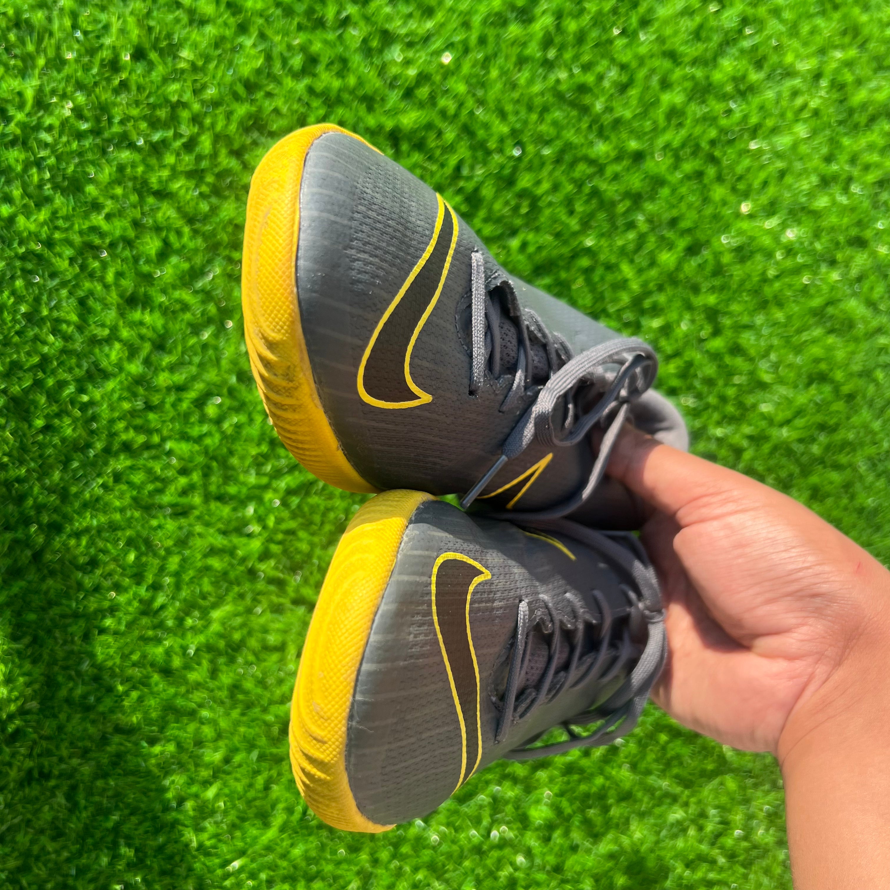 Nike Mercurial Vapor 12 Academy IC Size UK 7 / EU 41