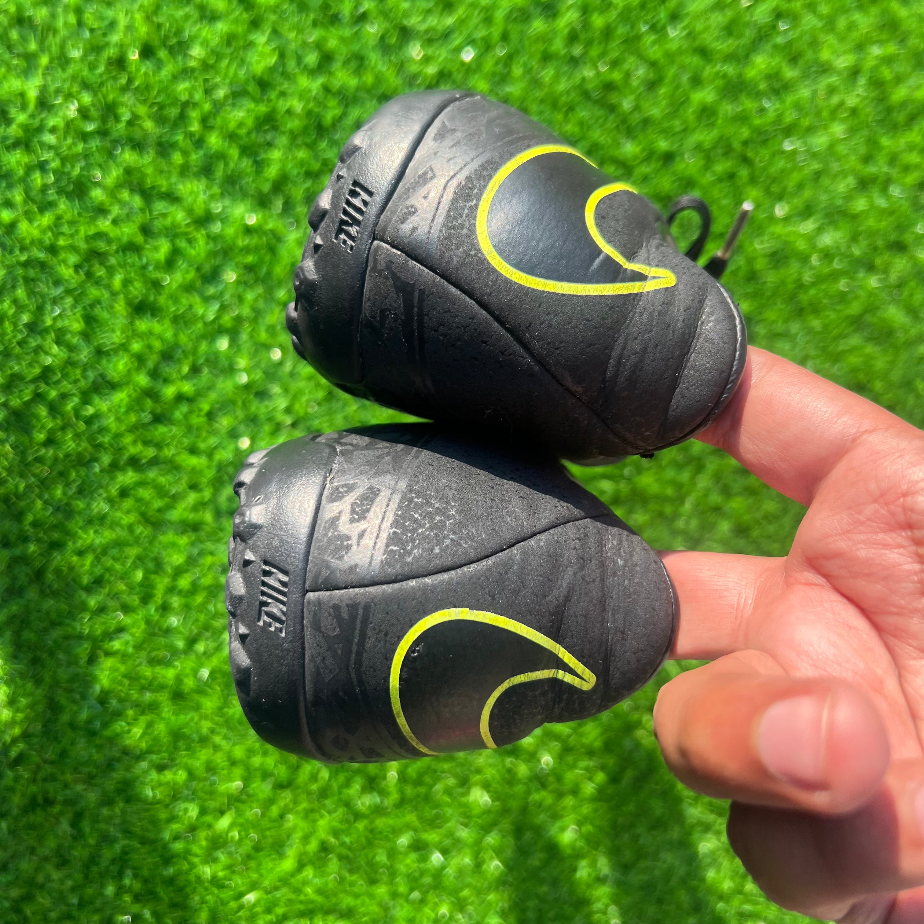 Nike Hypervenom Phelon II TF Indoor Turf Size UK 8.5 / EU 43