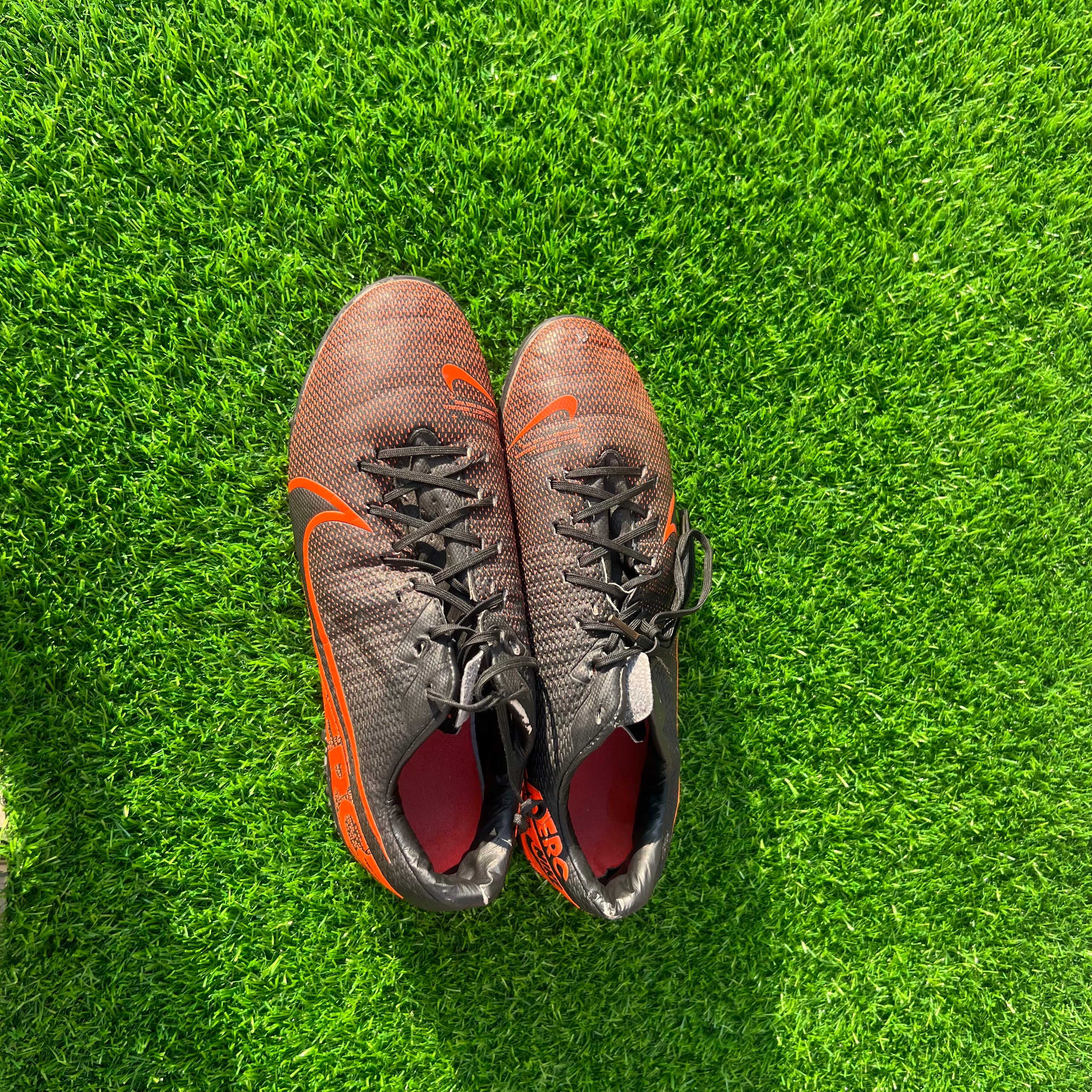 Nike mercurial gripper football shoes UK 6 / EU 40