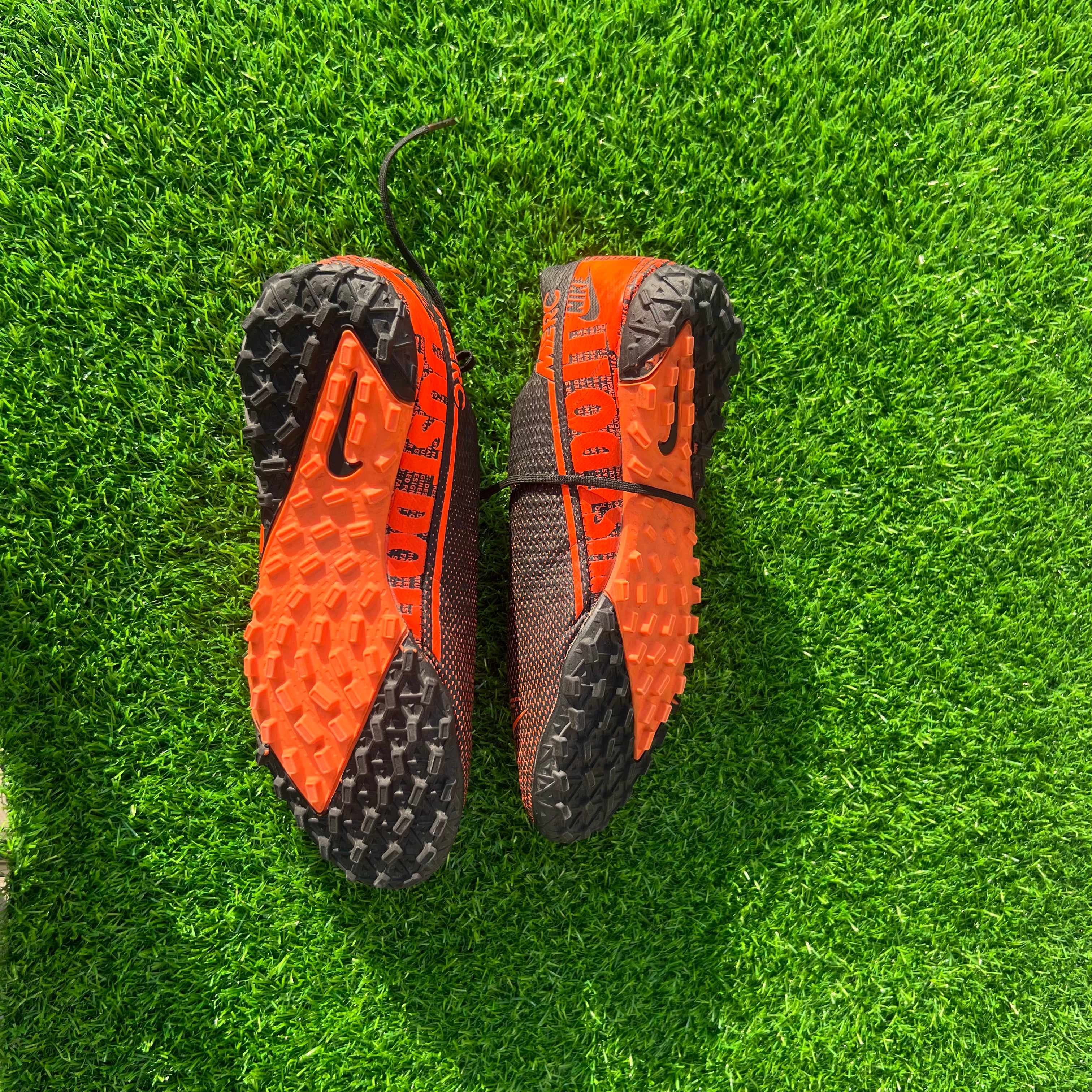 Nike mercurial gripper football shoes UK 6 / EU 40