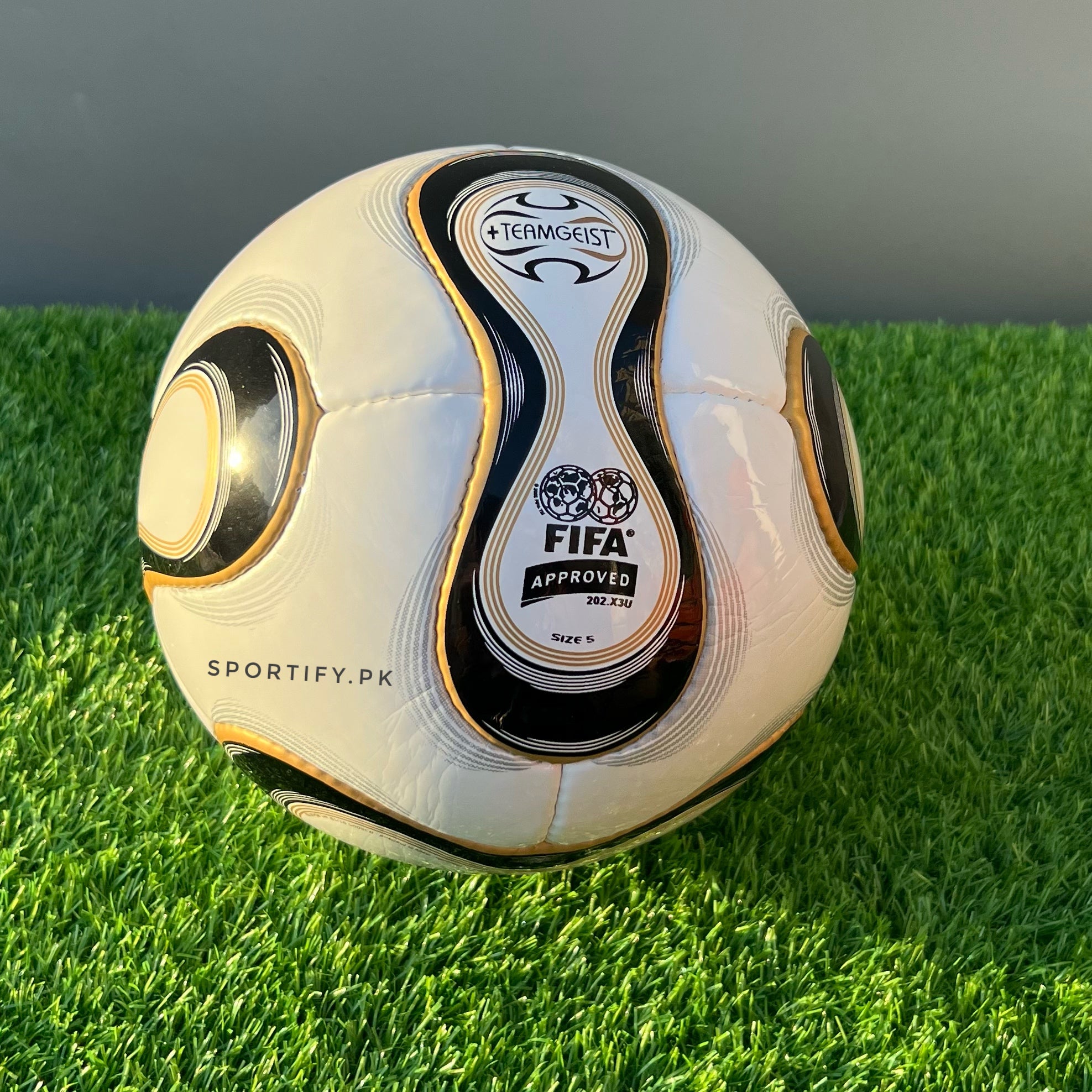 Teamgeist Berlin 2006 Official World Cup Soccer Match Ball Size 5