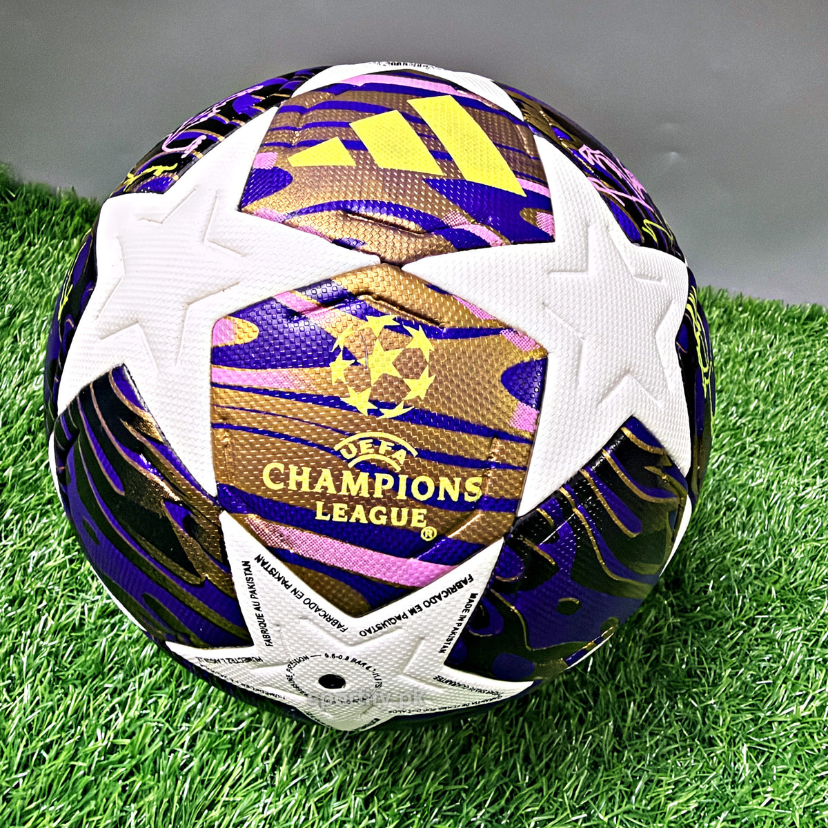 UCL Pro 25/26 Budapest Finale football front with Champions League print, size 5