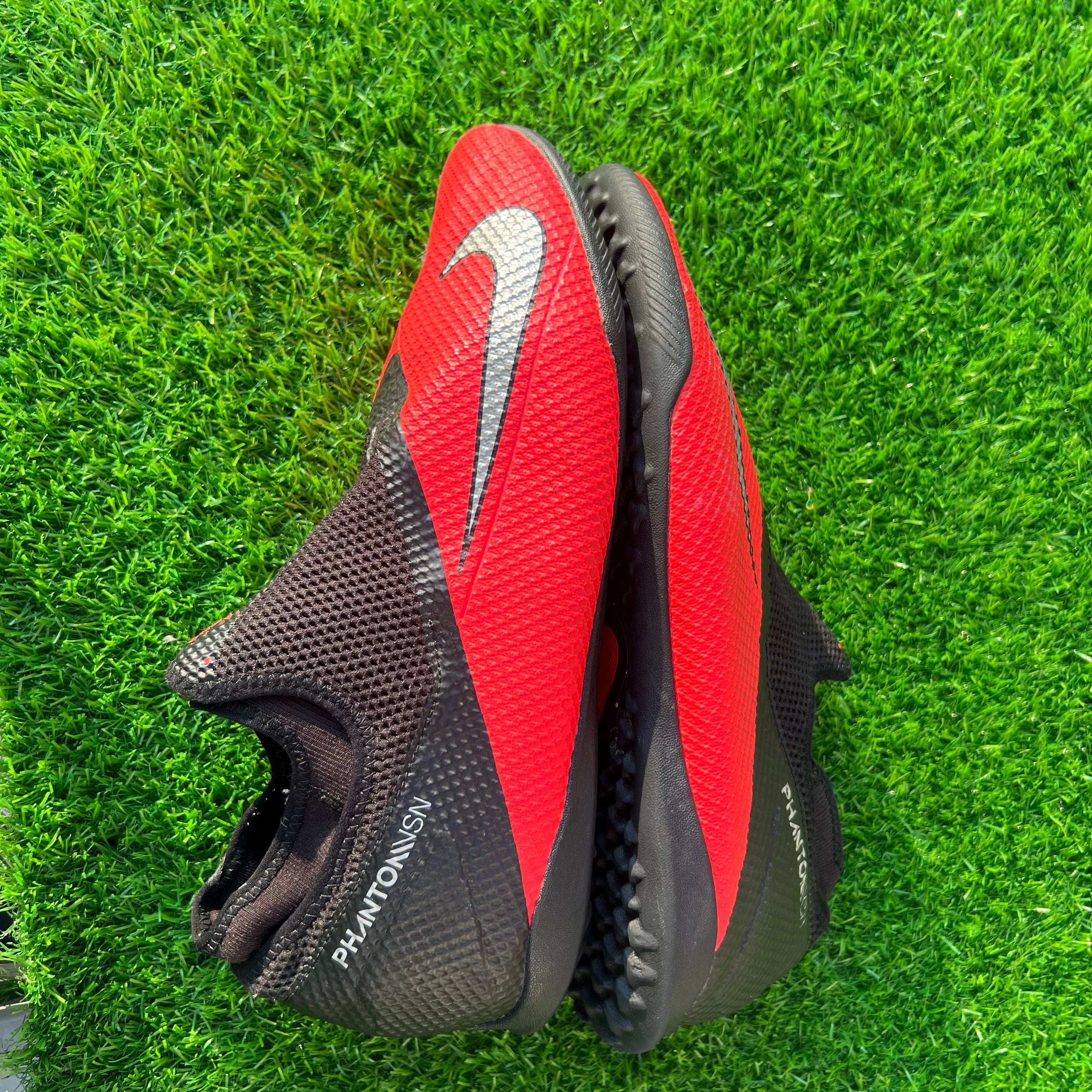 Nike Phantom Vision 2 Academy Dynamic Fit Size UK 9.5 / EU 44.5