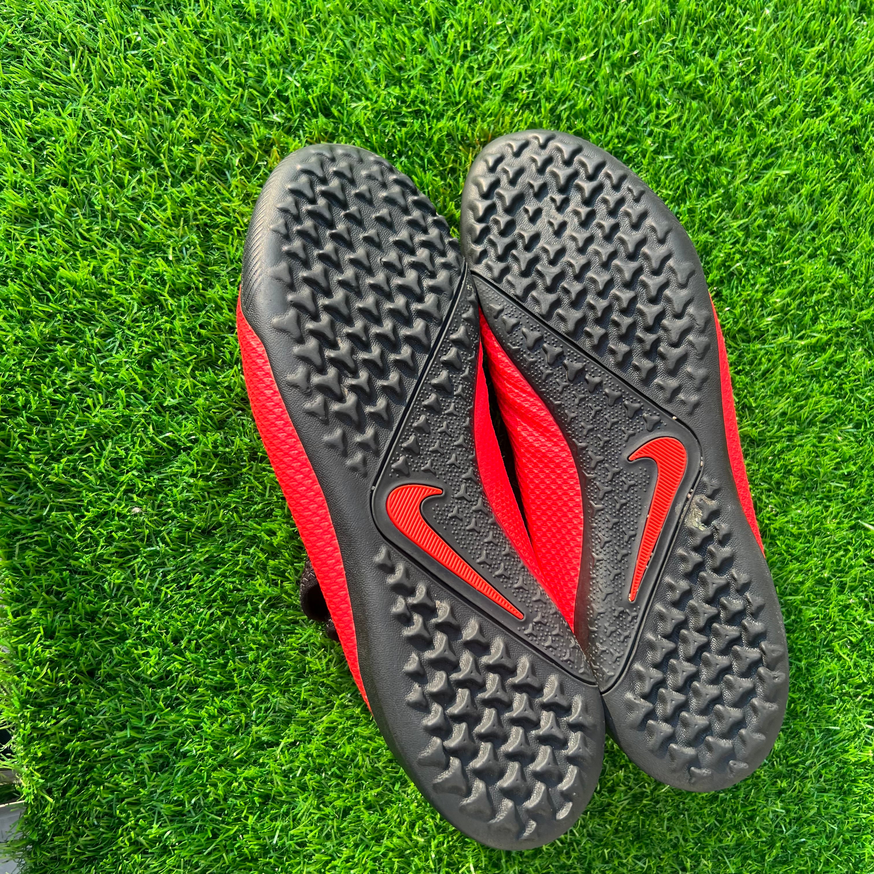 Nike Phantom Vision 2 Academy Dynamic Fit Size UK 9.5 / EU 44.5