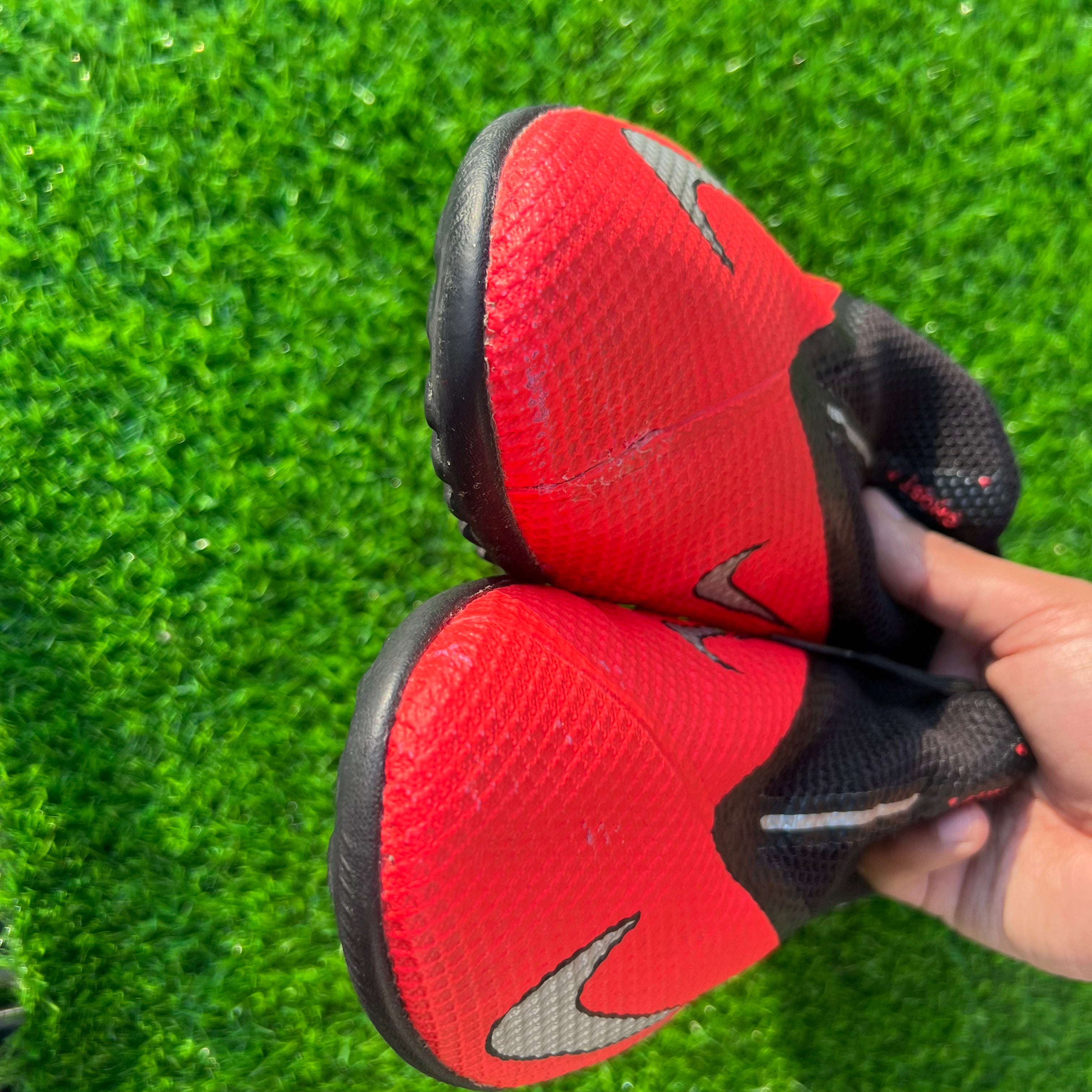 Nike Phantom Vision 2 Academy Dynamic Fit Size UK 9.5 / EU 44.5