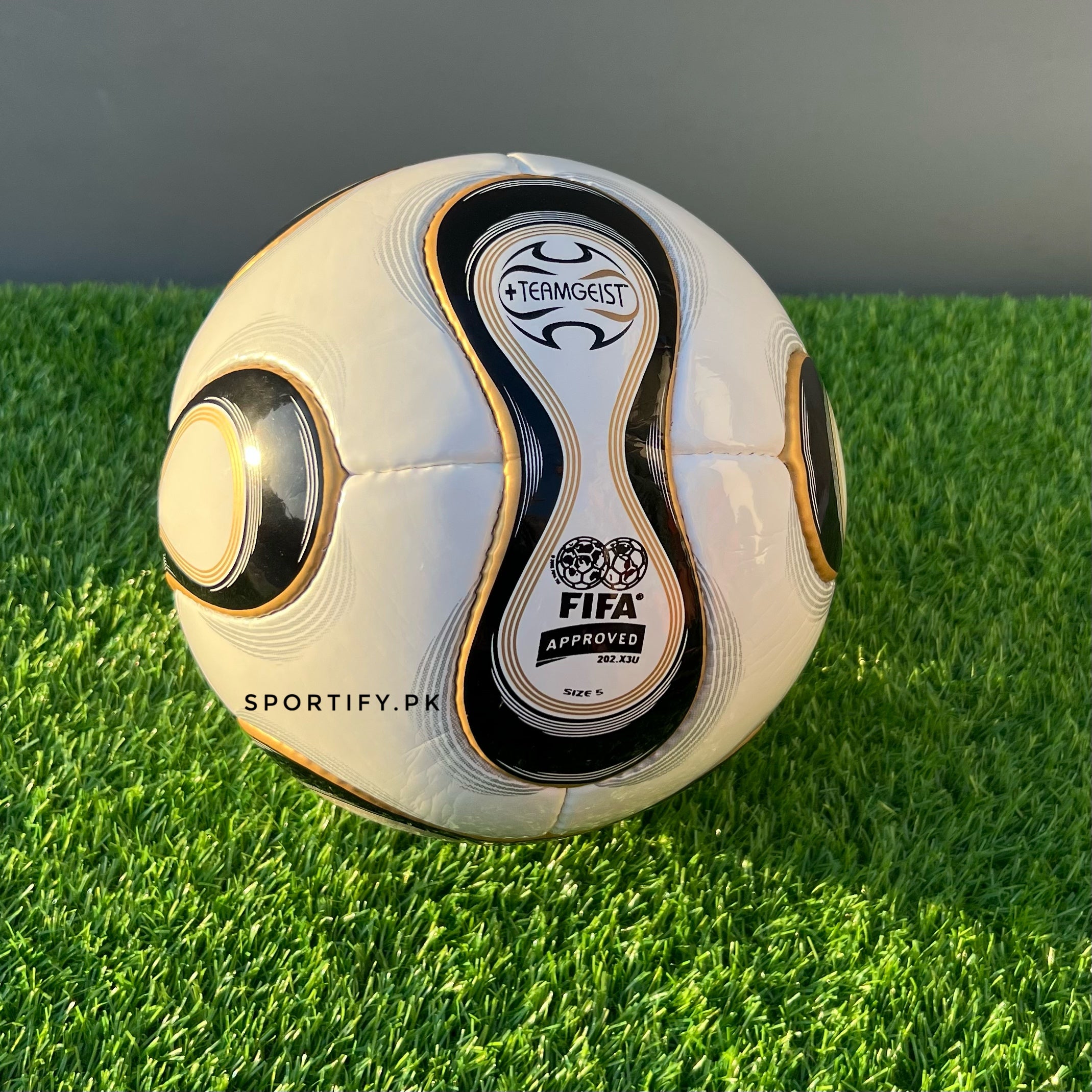 Teamgeist Berlin 2006 Official World Cup Soccer Match Ball Size 5
