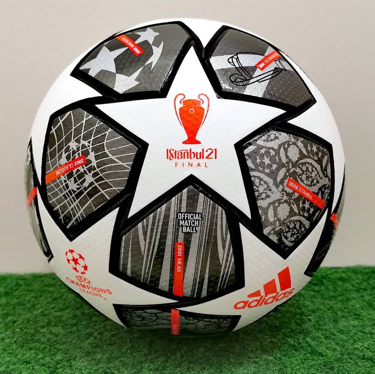 UEFA champions league Match ball finale 21